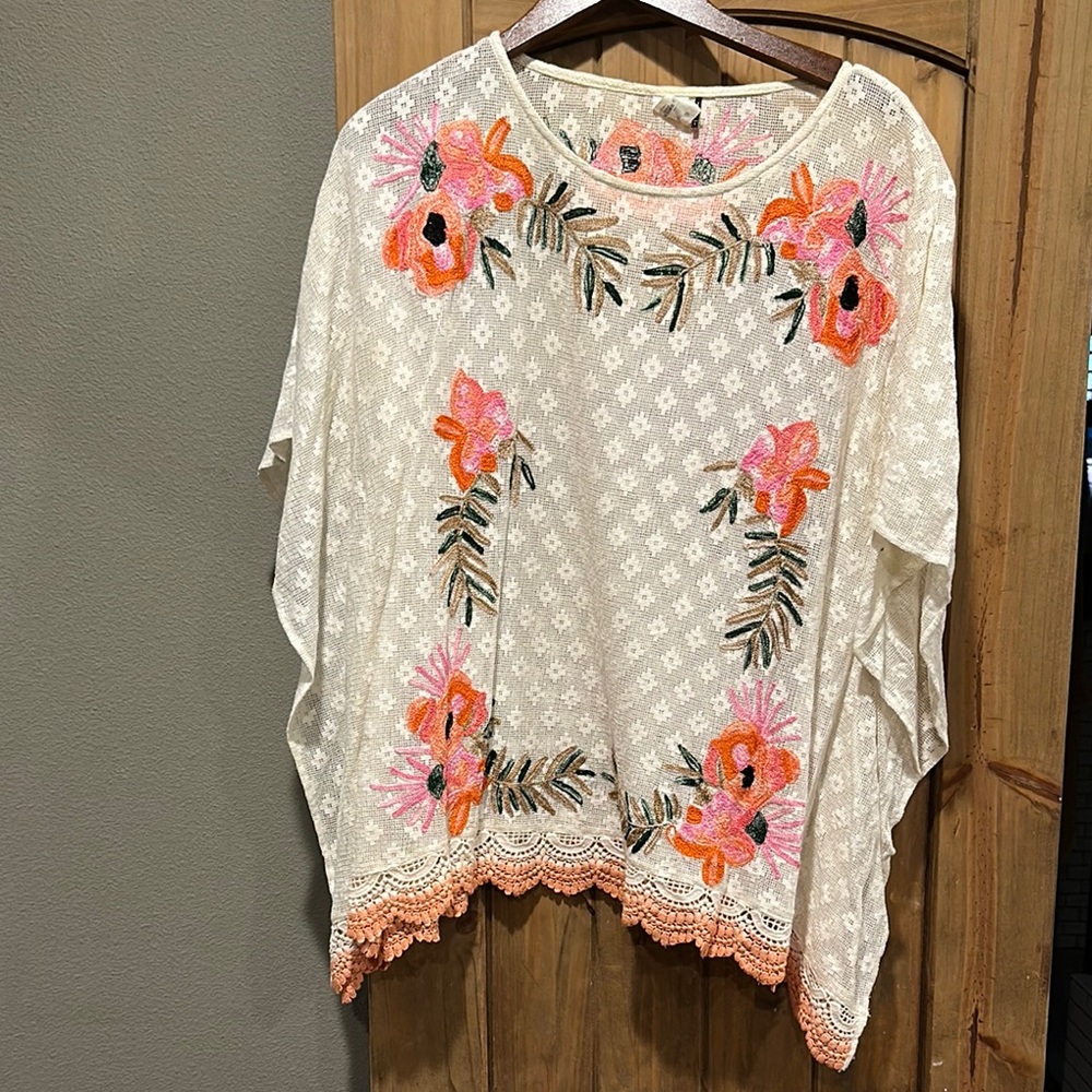 Floral Embroidered Anthro Akemi & Kin Top
